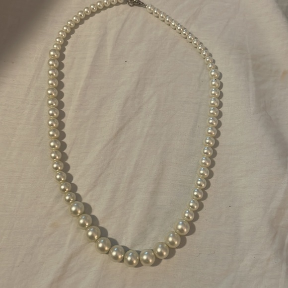 PEARLS. CAN BE WIRN AROYND NECK OR A GREAT BRACELET!  Good looking! - Picture 2 of 2